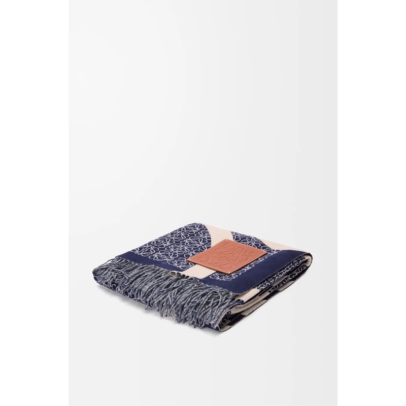 Anagram blanket in wool