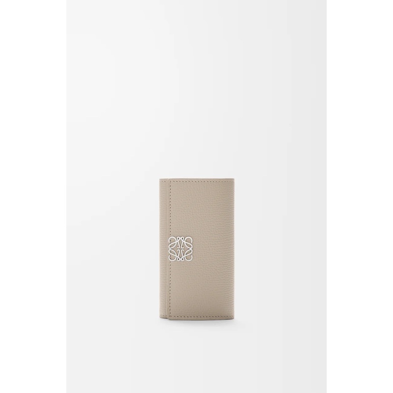 Anagram key case in pebble grained calfskin