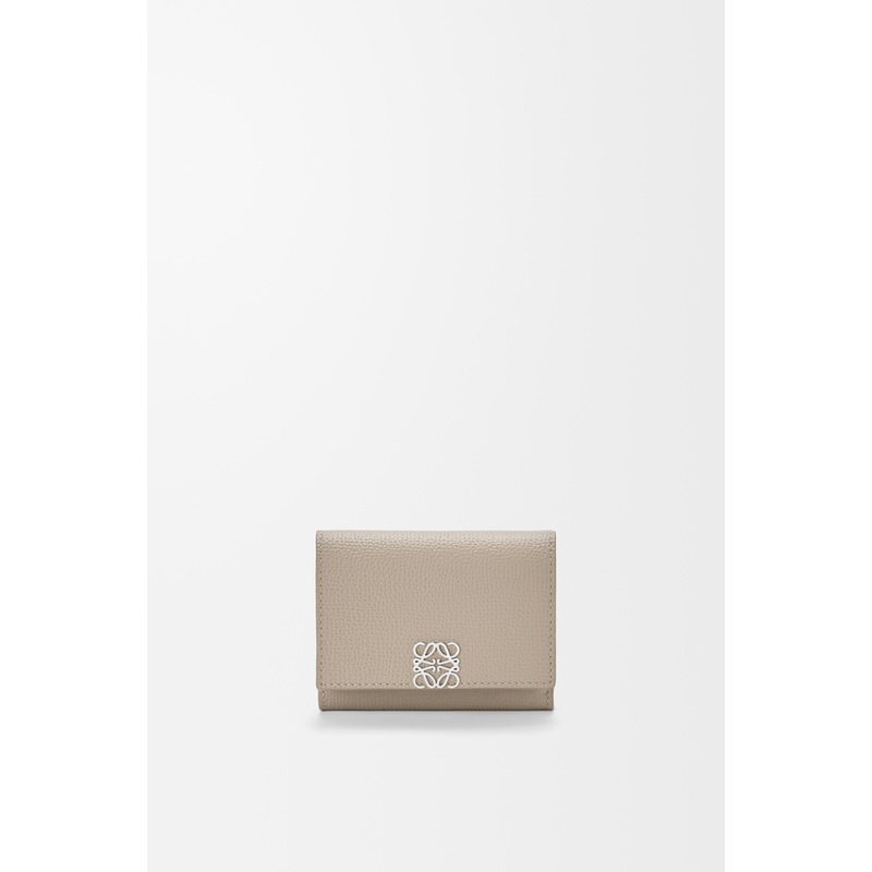 Anagram trifold wallet in pebble grained calfskin