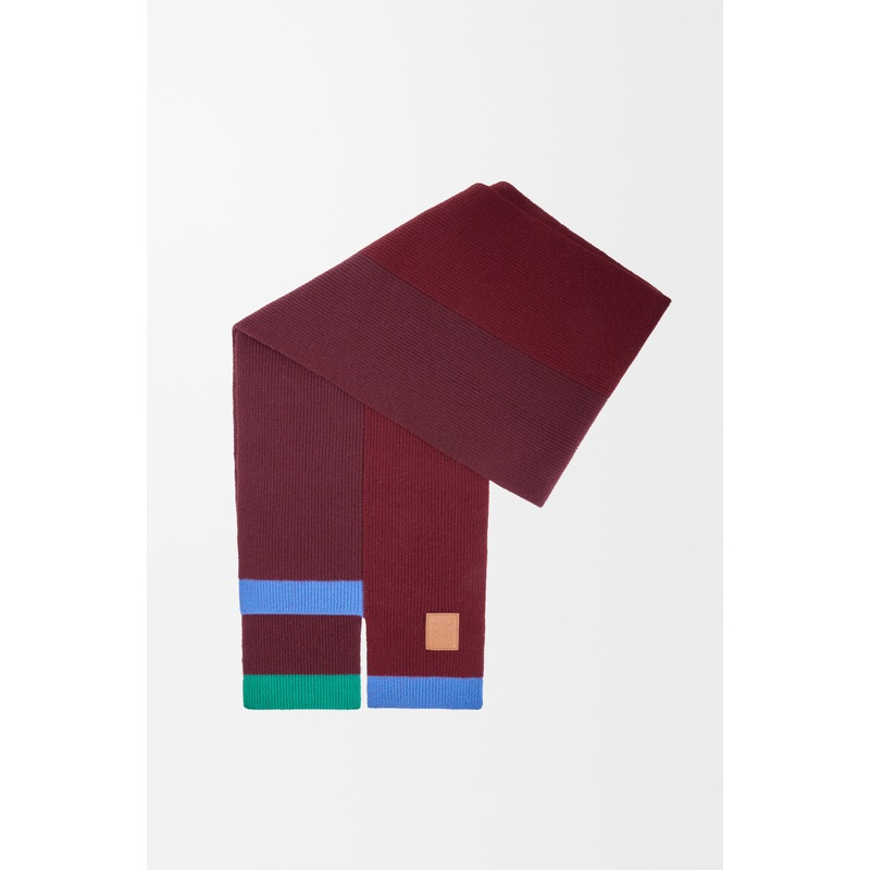 Asymmetric scarf in wool