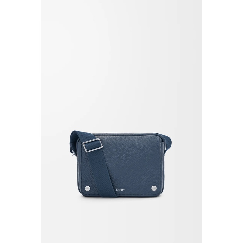 Medium Pebble messenger bag in supple grained calfskin