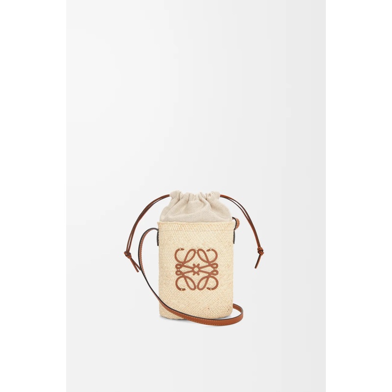 Square pocket in iraca palm and calfskin