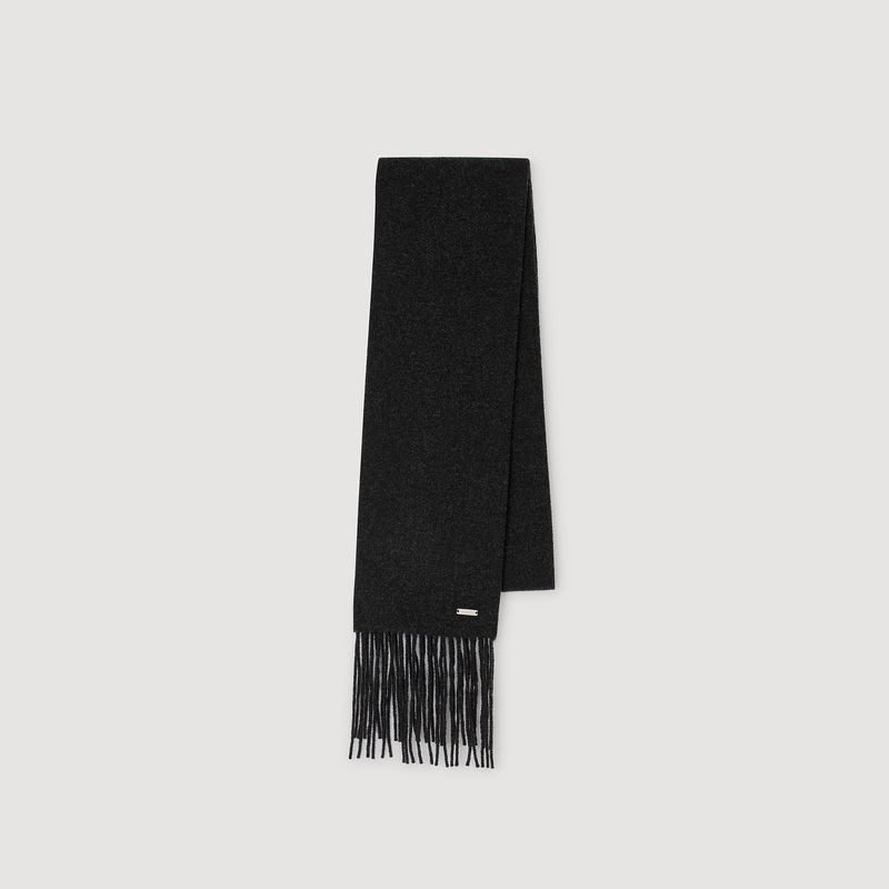 Fringed wool scarf