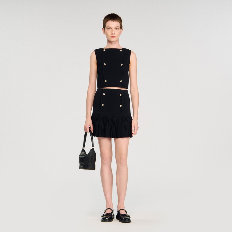 Button detail cropped knit top