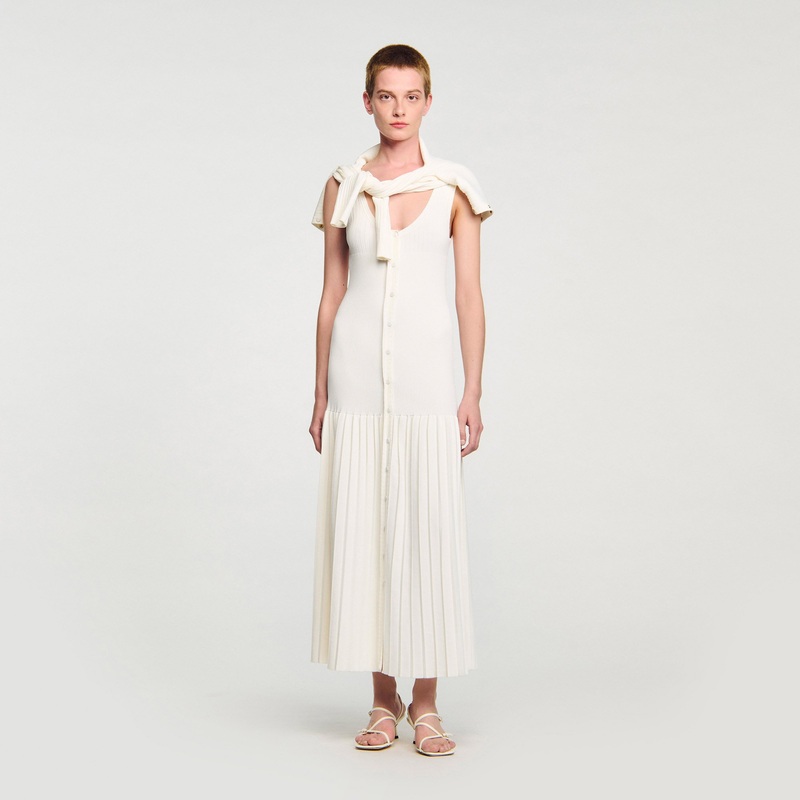 V-neck knit maxi dress