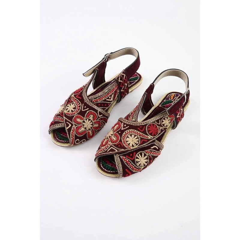 Women’s Vukovar Embroidered Design Peshawri Chappal