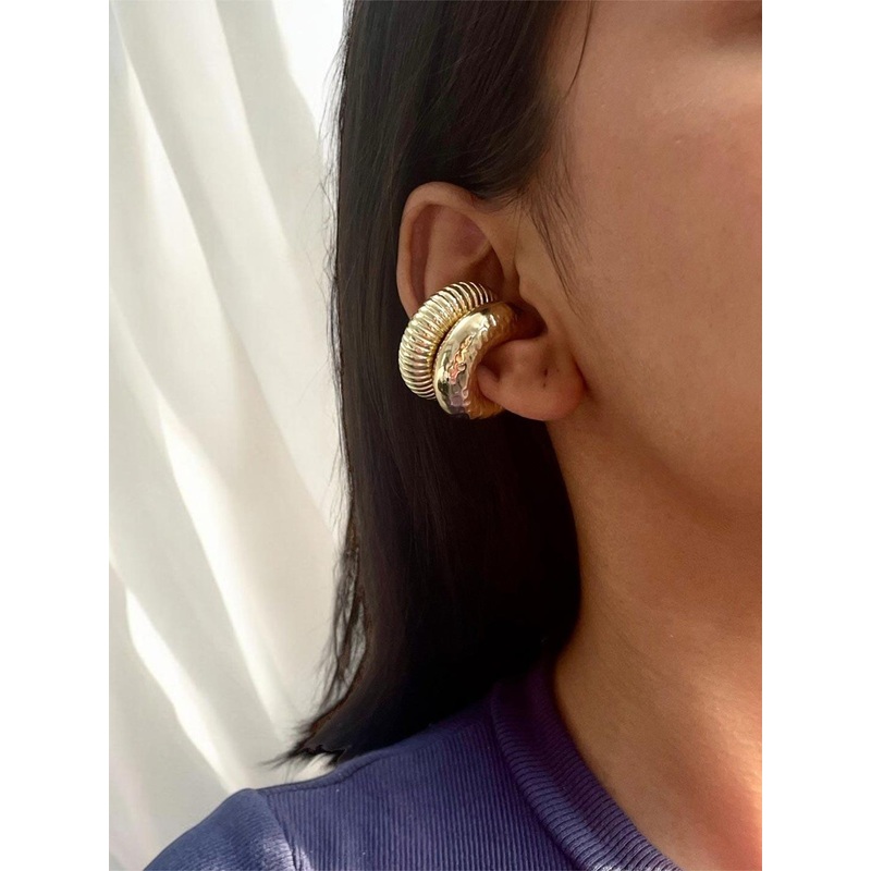 ISHKAARA Gold-Plated Contemporary Ear Cuff