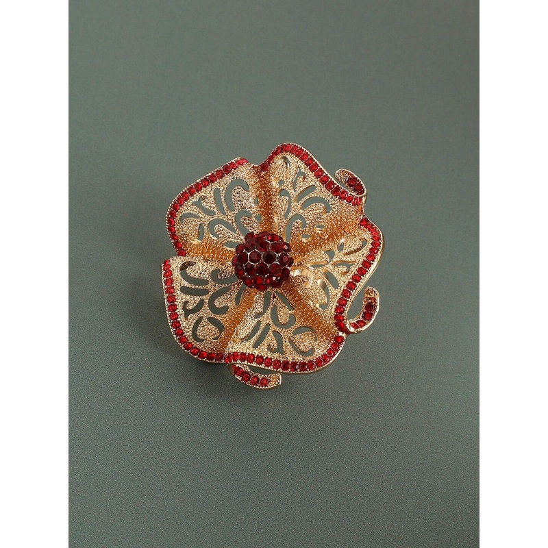 SOHI Gold Plated Stone Work Flower Ring