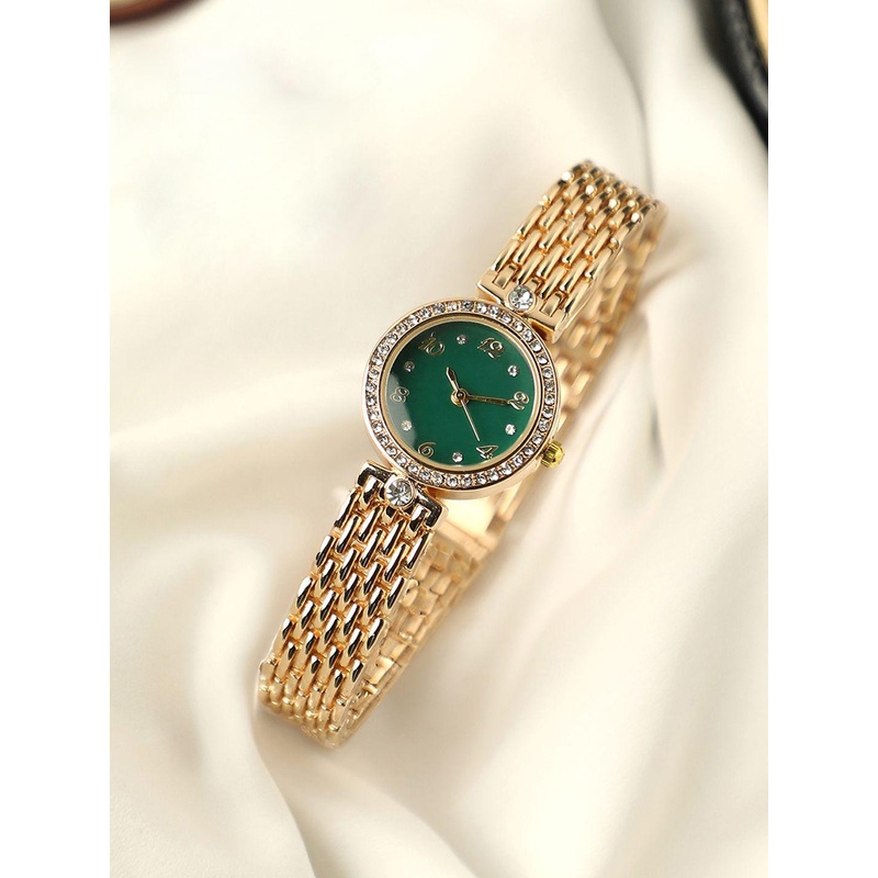 HAUTE SAUCE  Women Embellished Dial & Stainless Steel Bracelet Style Straps Analogue Watch