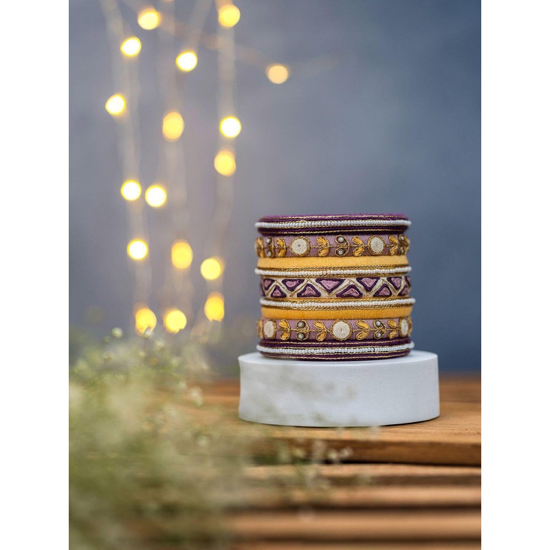 Taasha Craft Set Of 7 Thread Bangles