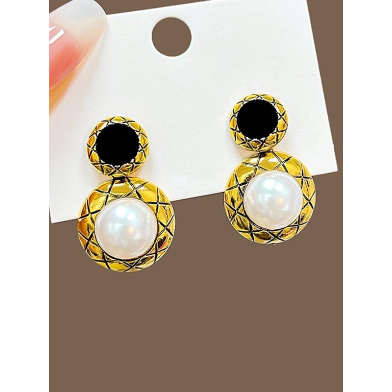 AKISON JEWELS Women Stone Studded Gold Plated Earrings