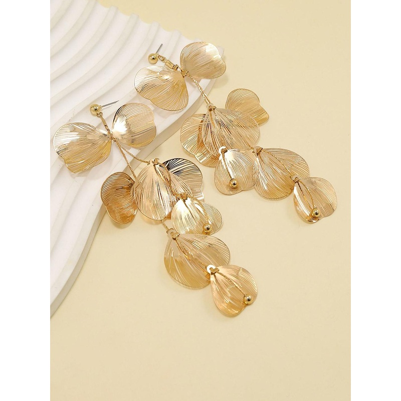 StyleCast x Revolte Leaf Shaped Studs Earrings