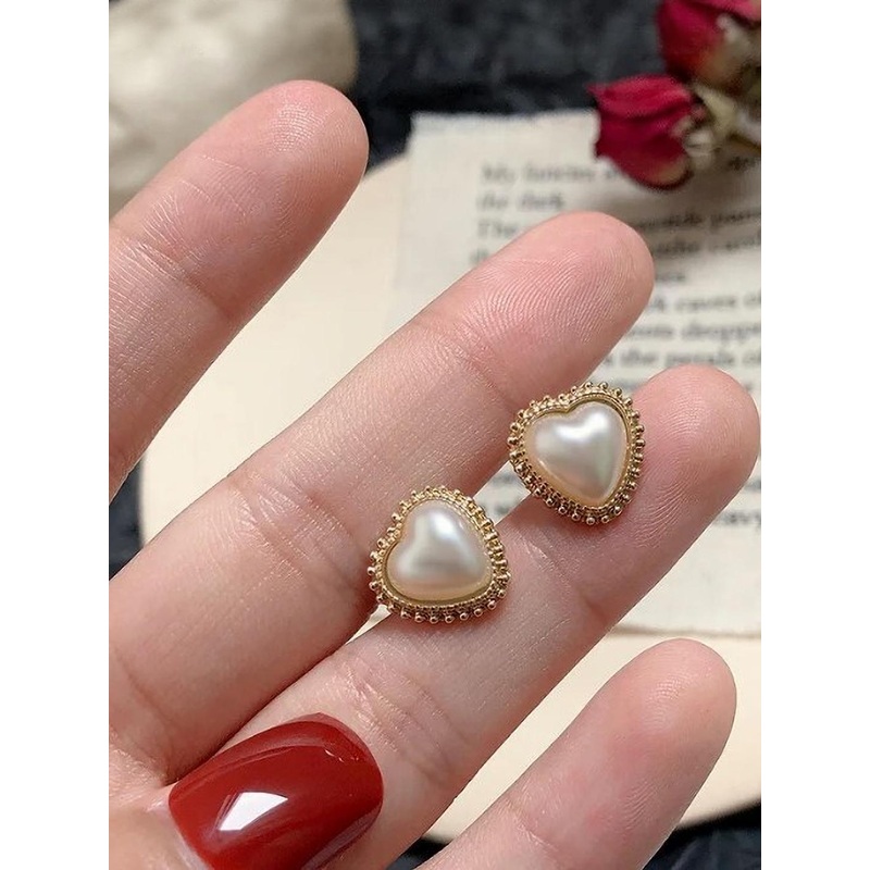 AKISON JEWELS Heart Shaped Studs Earrings