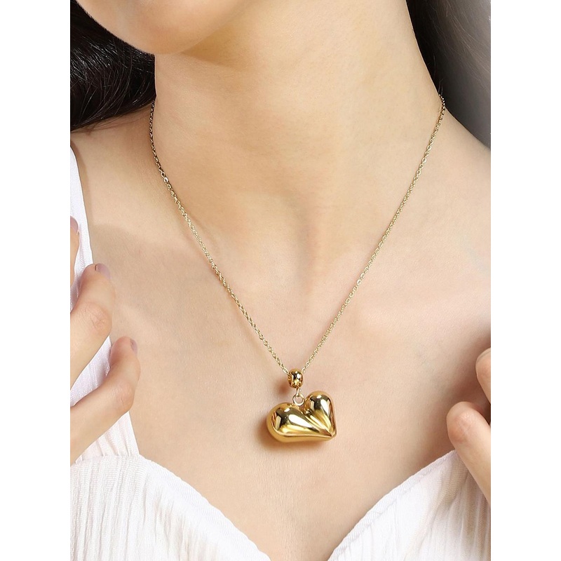 SOHI Heart Shaped Pendant With Chain
