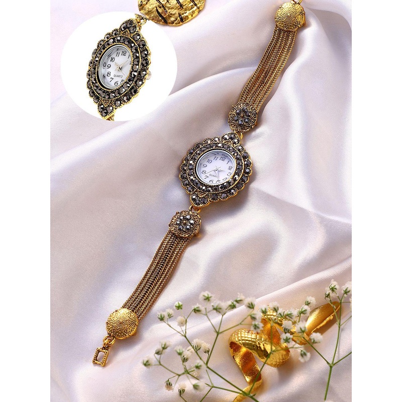 HAUTE SAUCE   Women Embellished Dial & Stainless Steel Bracelet Style Straps Analogue Watch