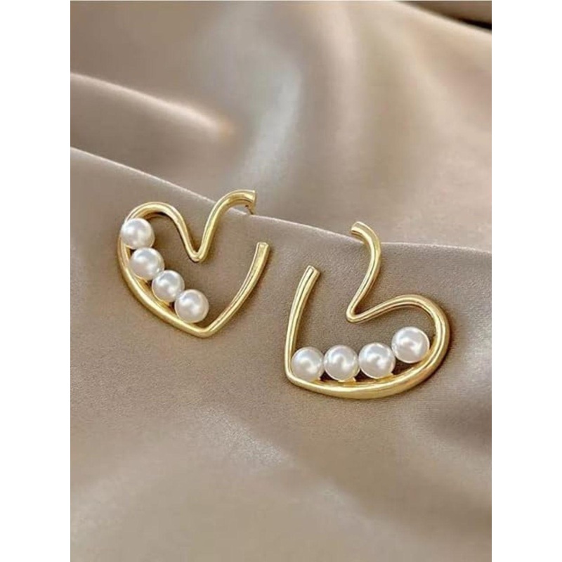 DressBerry White Gold Plated Beaded Heart Shaped Studs
