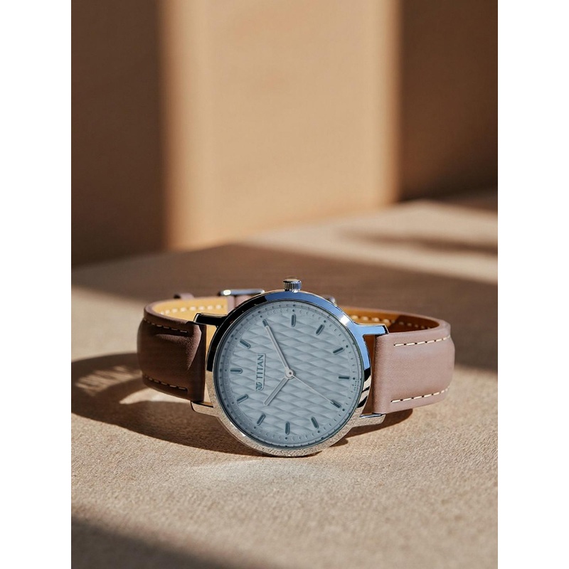 Titan Women White Analogue Watch 2639SL05