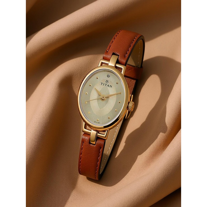 Titan Karishma Gap Filler Women Gold Analogue watch NL2594YL01