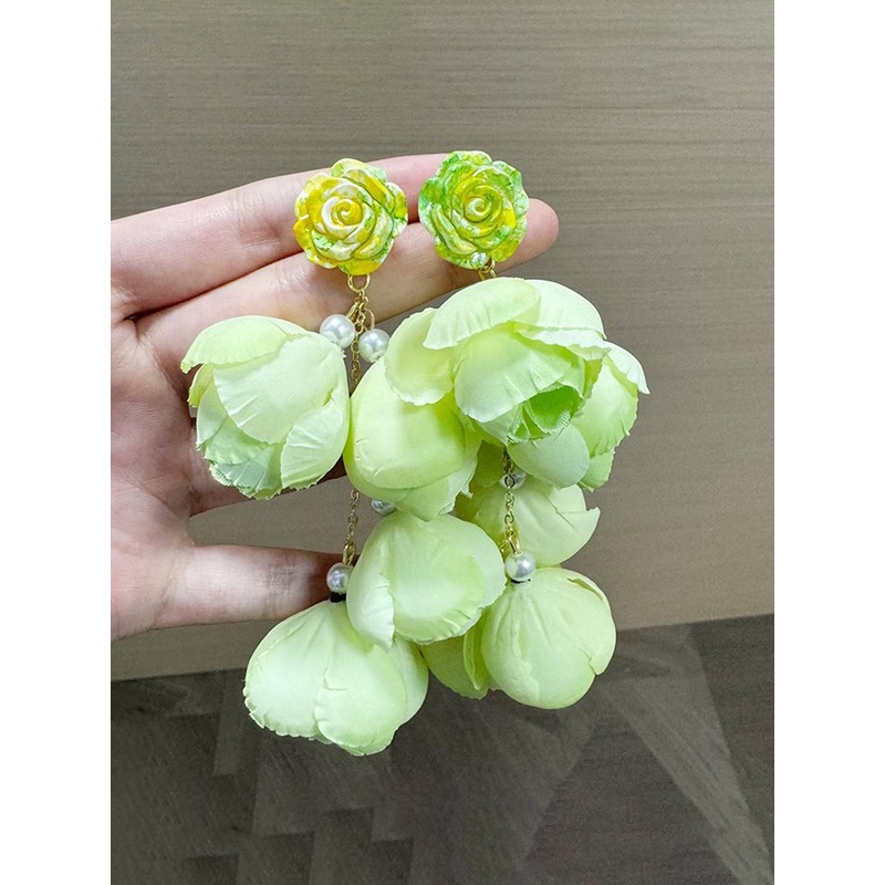 StyleCast x Revolte Pearls Floral Shaped Drop Earrings