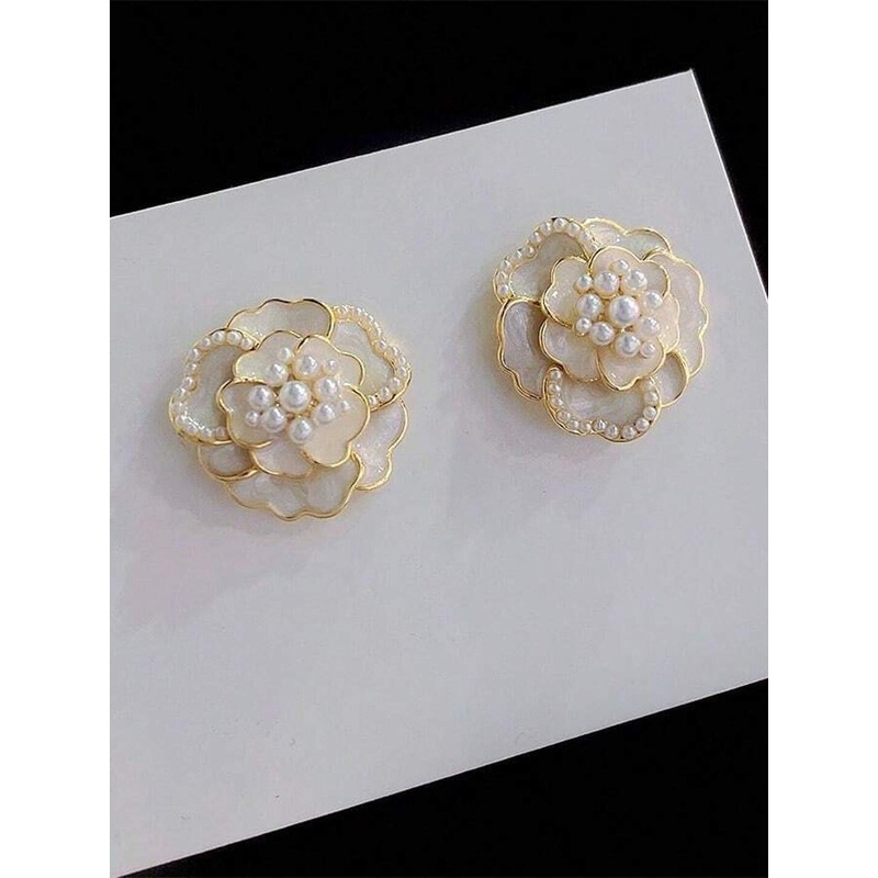 VAGHBHATT Gold-Plated Beaded Floral Studs Earrings