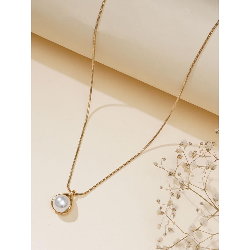 JEWILLEY Gold-Plated Beaded Circular-Shaped Pendant With Chain