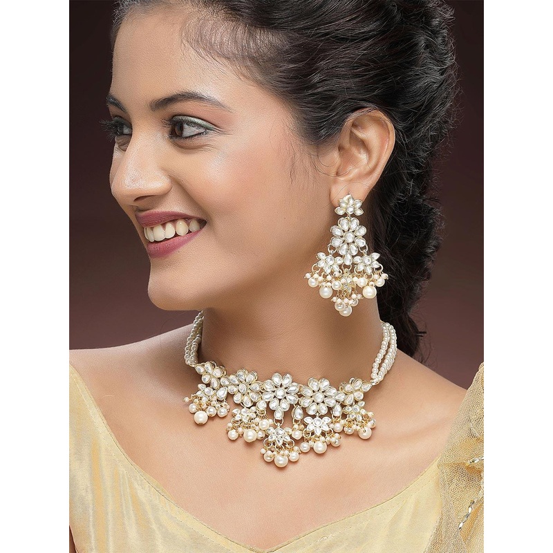 KARATCART Gold-Plated White Kundan-Studded & Pearl Beaded Jewellery Set