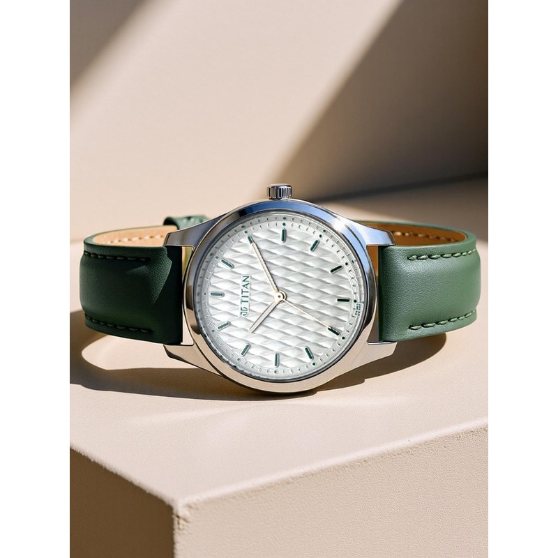 Titan Women White Leather Analogue Watch 2639SL04