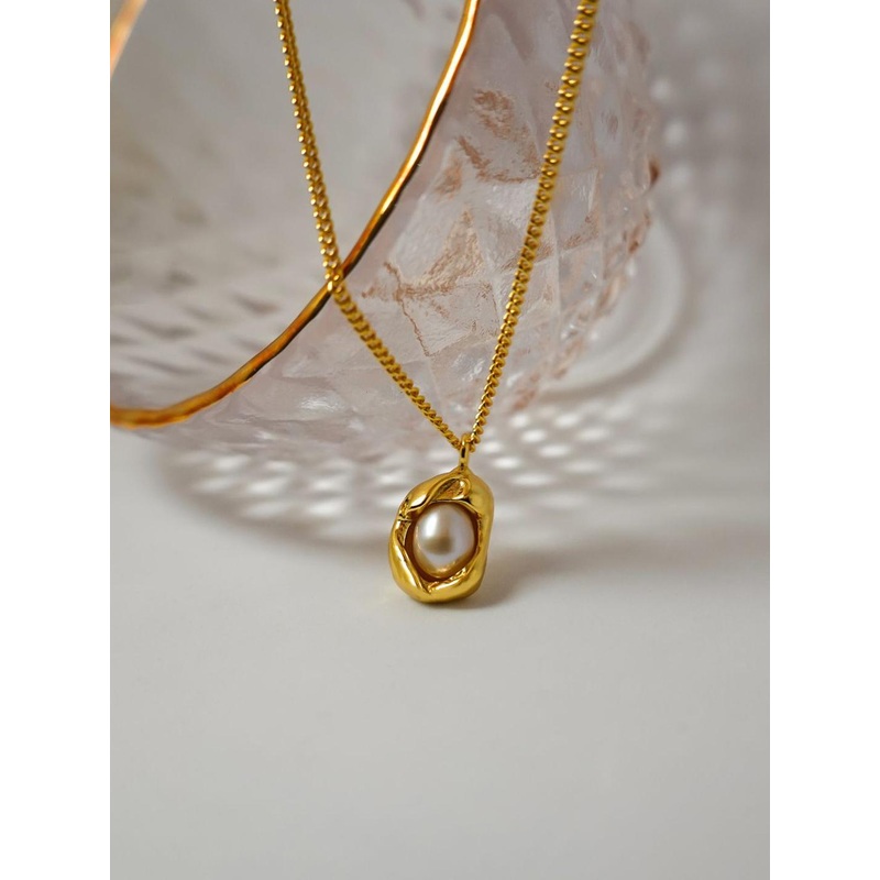 JEWILLEY Vintage White Pearl Anti-Tarnish Gold-Plated Chain Neck Pendant