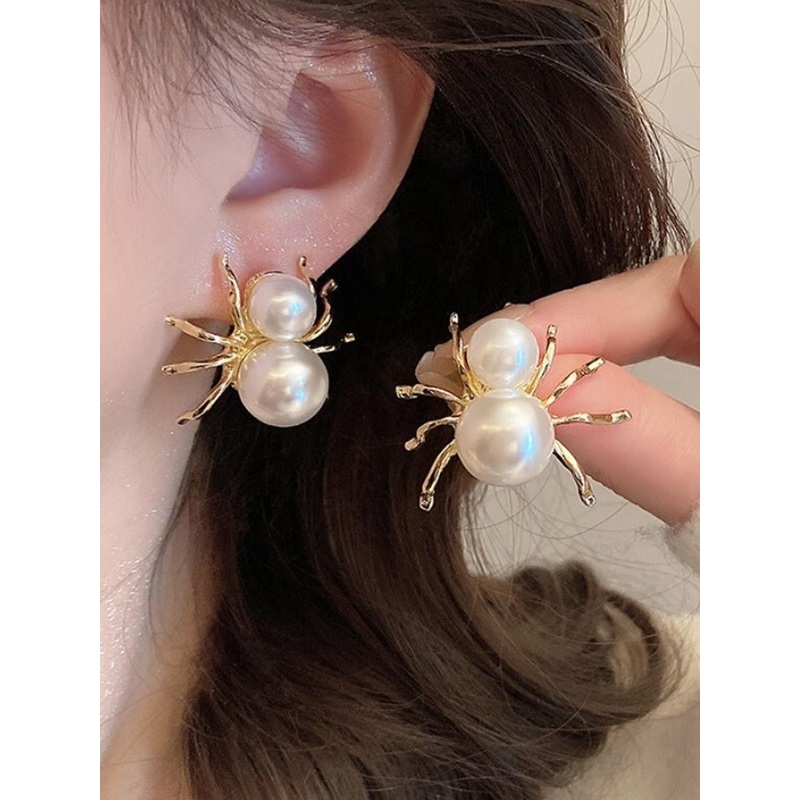 AKISON JEWELS Spider Shaped Studs Earrings With Pearls