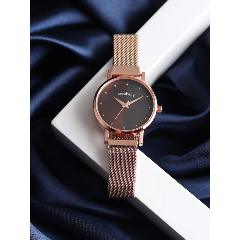 DressBerry Women Black Dial & Rose Gold-Plated Bracelet Style Straps Analogue Watch HOBDB-103-BK