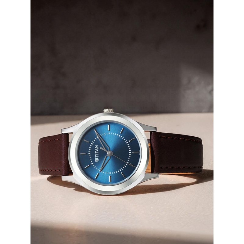 Titan Women Karishma Dial & Leather Straps Analogue Watch 1648SL01