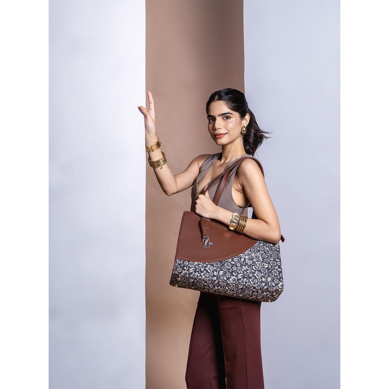 ZOUK Women Floral Printed Structured Shoulder Tote Bag