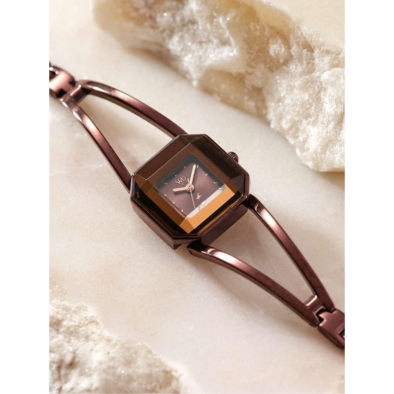 Fastrack Women Vyb Striker Dial & Bracelet Style Straps Analogue Watch FV60045QM01W