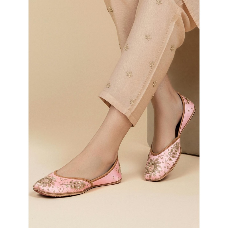 House of Pataudi Women Embellished Ethnic Mojaris