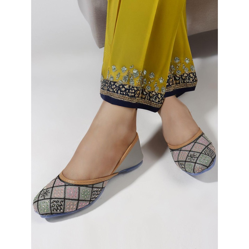 Anouk Women Embroidered Ethnic Mojaris Flats
