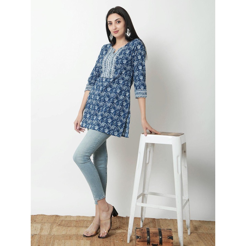 HERE&NOW Women Floral Print Round Neck Cotton Kurti