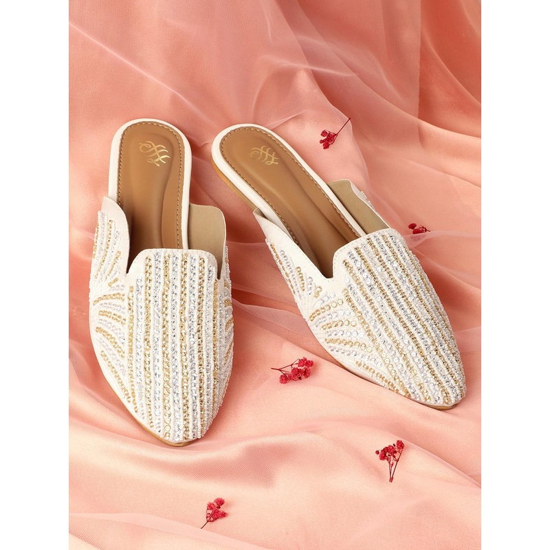House of Pataudi Women Embellished Mules