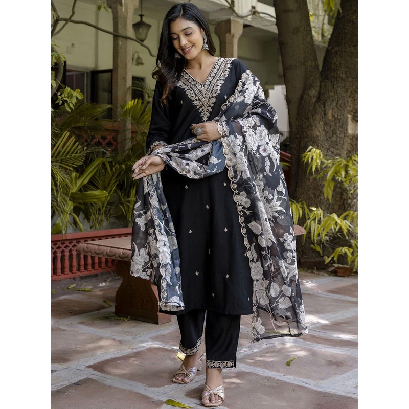 VredeVogel Ethnic Motifs Embroidered Straight Thread Work Kurta with Trousers & Dupatta