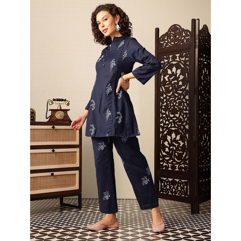 House of Pataudi Floral Embroidered Pure Cotton Kurti with Trousers