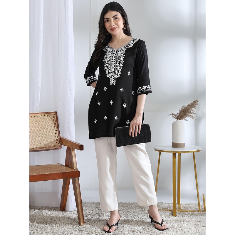 House of Pataudi Women Floral Embroidered Thread Work Short Kurti