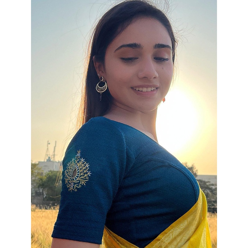 Bindigasm’s Advi Embroidered Stretchable Saree Blouse