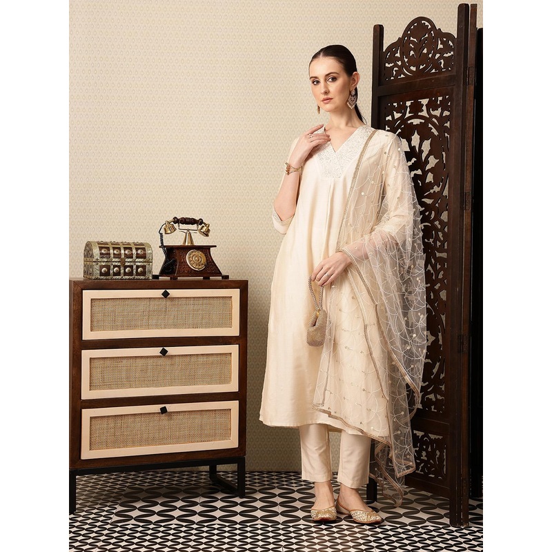 House of Pataudi Floral Yoke Design V-Neck Thread Work Jashn Kurta with Trousers & Dupatta