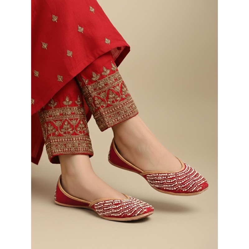 House of Pataudi Women Ethnic Embellished Mojaris