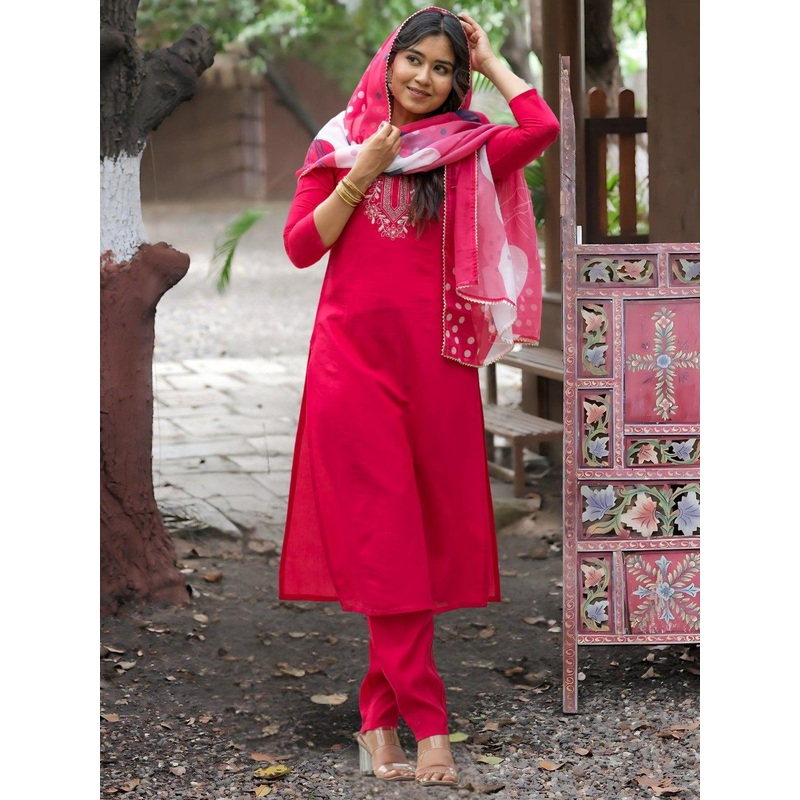 Navlik Embroidered Round Neck Thread Work Kurta With Trousers & Dupatta