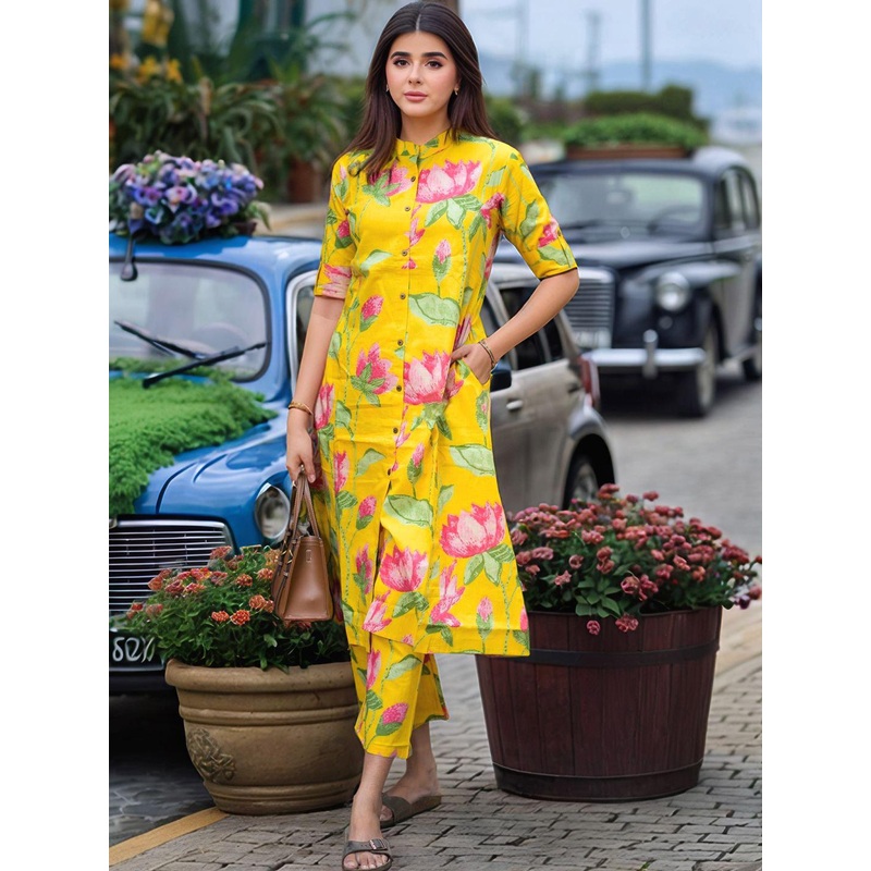 Aaghnya Women Floral Printed Regular Kurta with Trousers