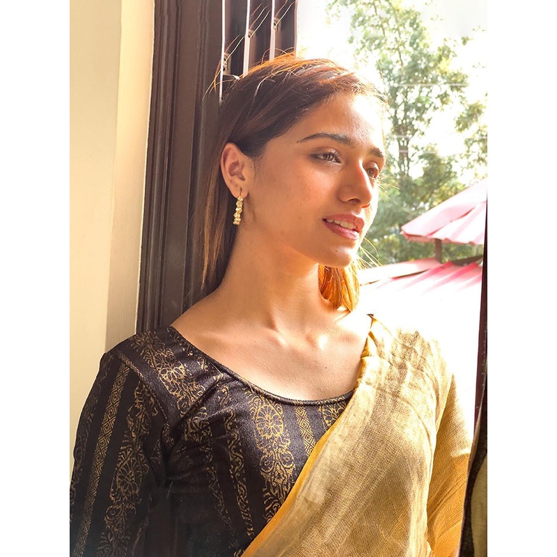 Bindigasm’s Advi Jacquard Stretchable Slip-On Saree Blouse