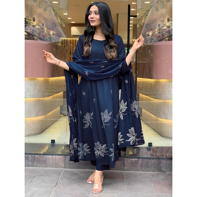 GoSriKi Women Floral Printed Regular Beads and Stones Kurta with Trousers & With Dupatta