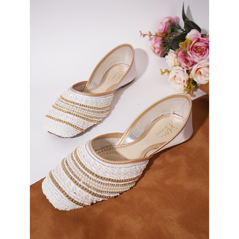 JM Looks Ethnic Embellished Sqaure Toe Mojaris