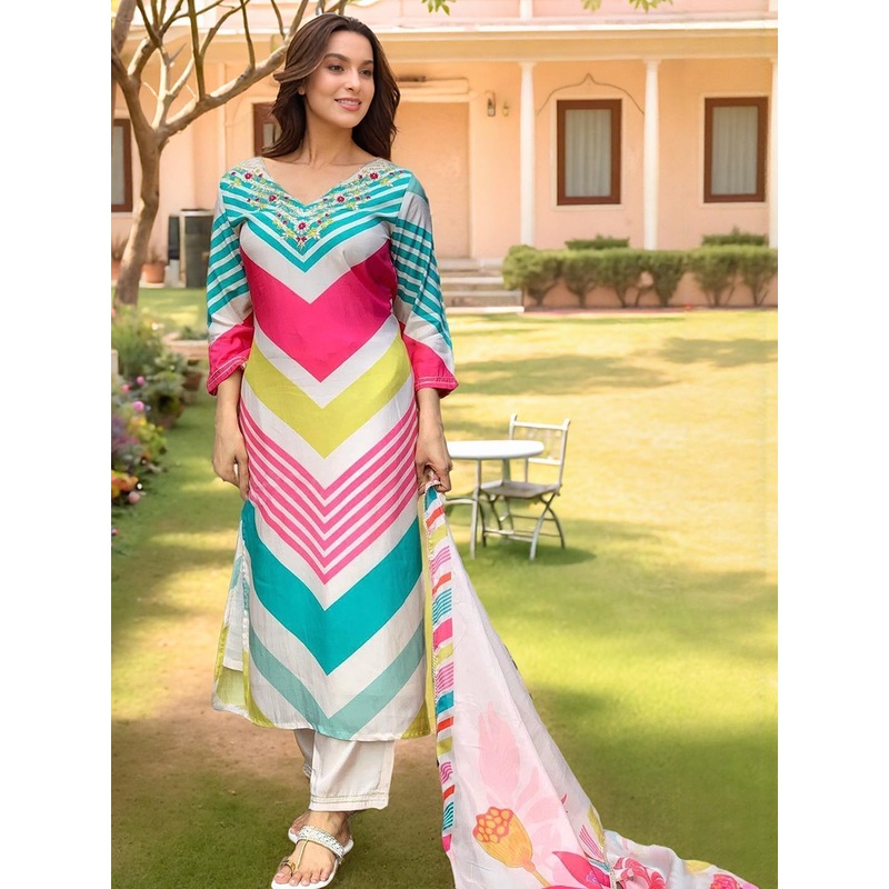 Aaghnya Women Pink Viscose Rayon Kurta Sets