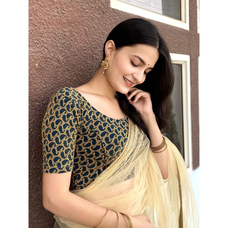 Bindigasm’s Advi Woven Design Stretchable Saree Blouse